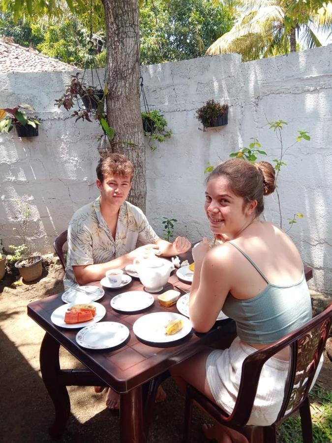 Menaka Homestay Tangalle Exterior photo