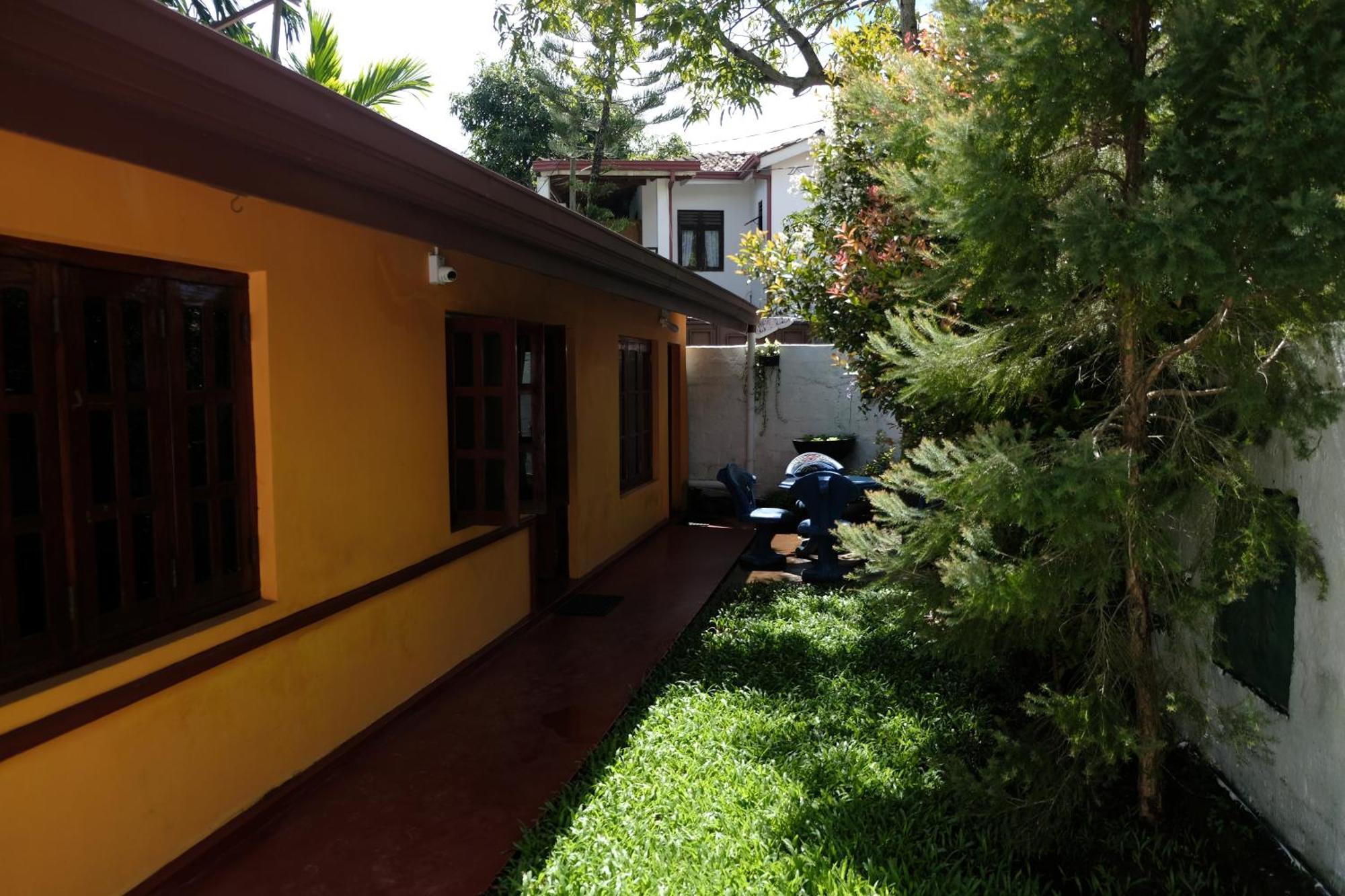 Menaka Homestay Tangalle Exterior photo